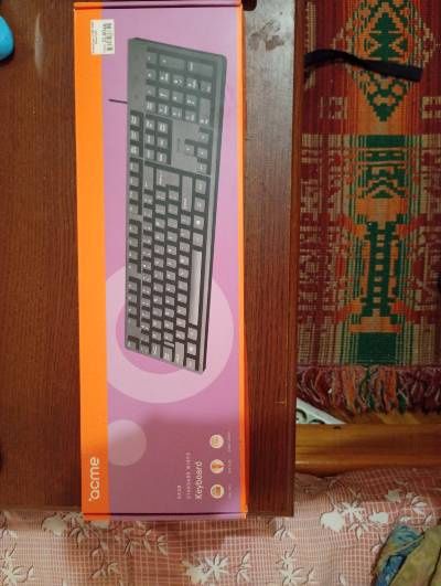 Клавиатура  почти нова