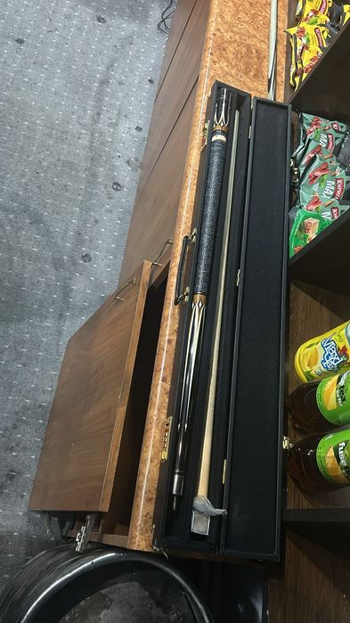 Бильярдный кий...