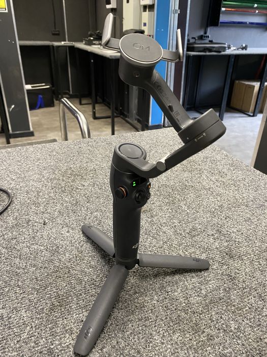 Продом стабилизатол для смартфона DJI OSMO MOBILE7