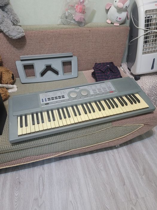 Продаётся синтезатор и колонки