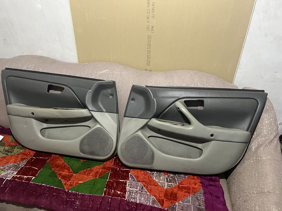 Обшивка двери камри 20-25
