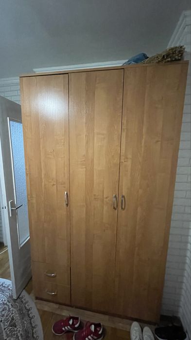 Продам трехстворчатый шкаф