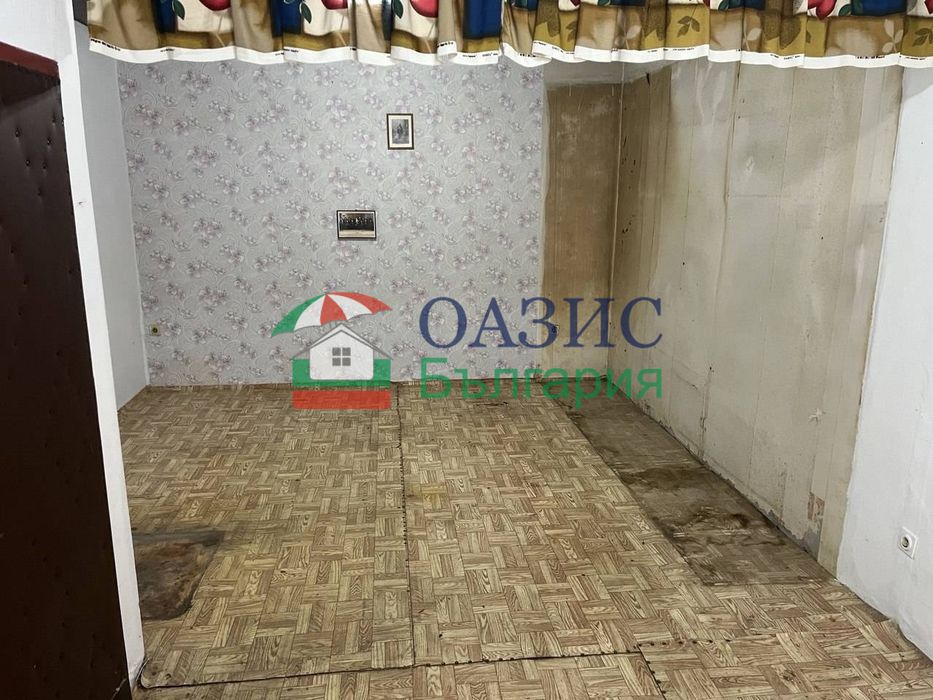 Двуетажна къща в центъра на гр. Свети Влас 245 м2, и двор 1 149 м2,