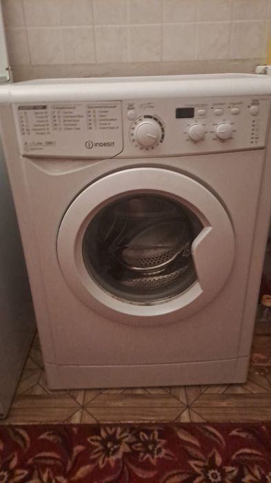 Продам машинку индезит