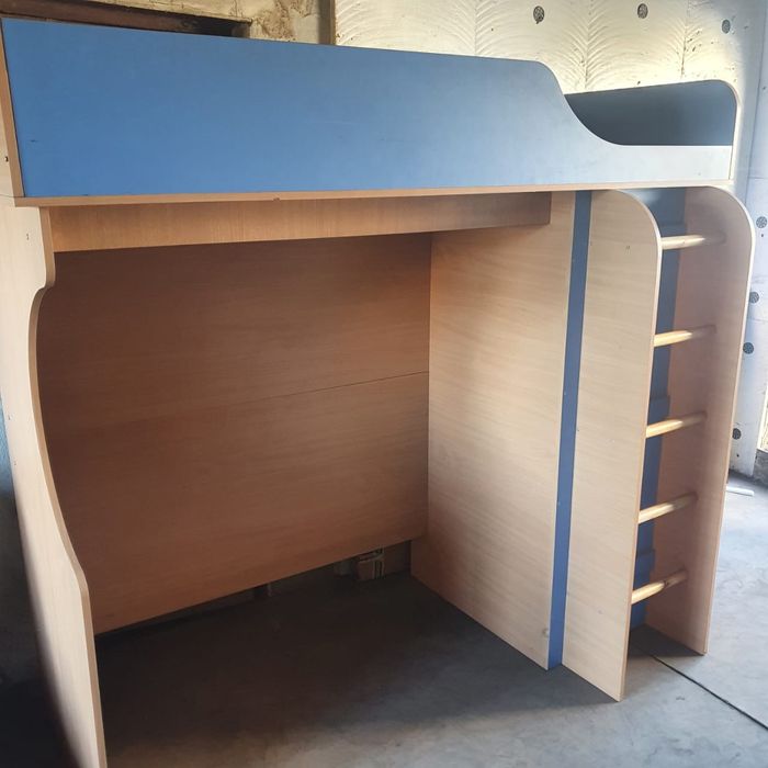 Продам кровать чердак.