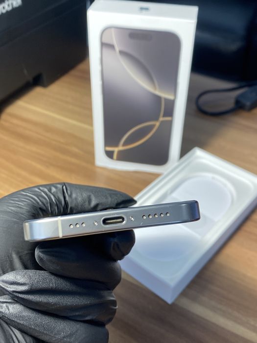 iPhone 16 Pro• 128 GB • Natural Titanium