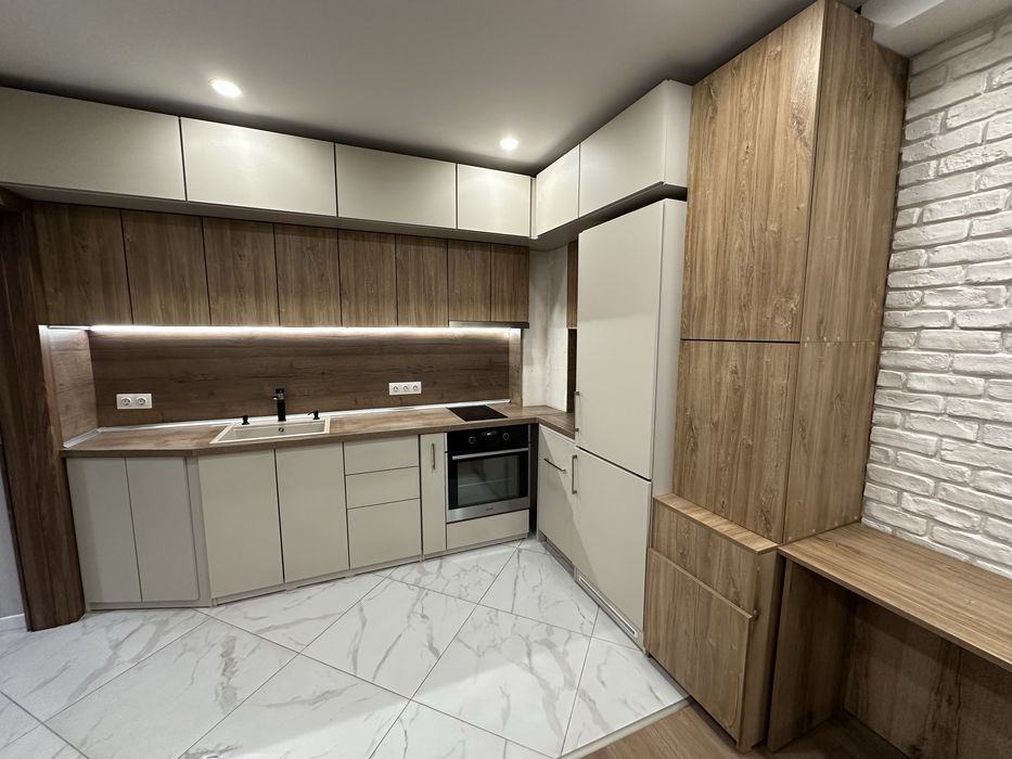 Кухня + шкаф за хол