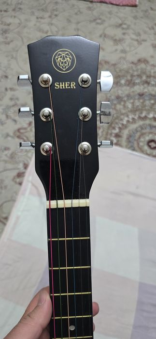 Гитара новая стильная с чехлом.