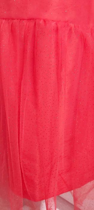 Vând rochii marimea M L XL și pe comandă.