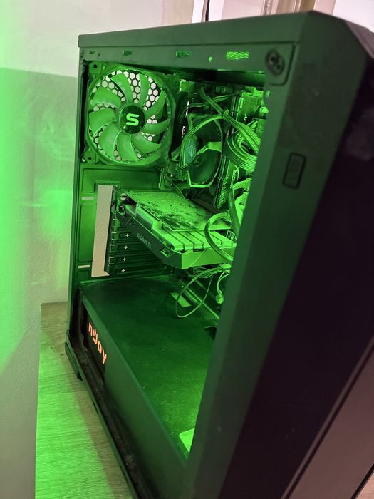 Pc gaming cu monitor
