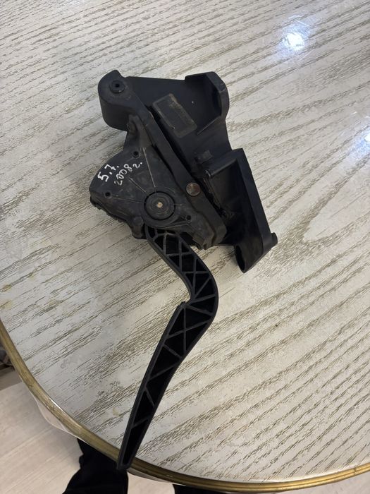 Педаль газа Гранд Чероки