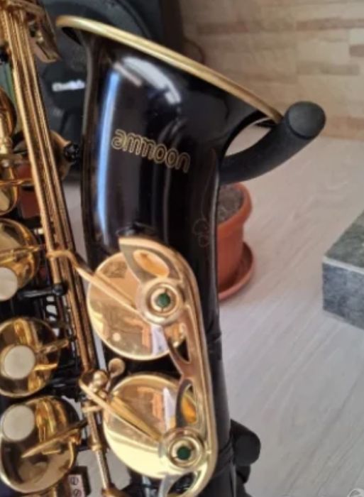 "Алт саксофон"...