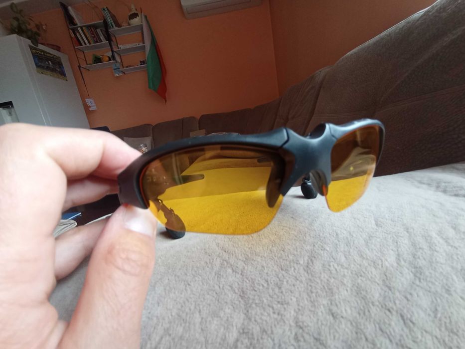 Очила за спорт и шофиране с безжични слушалки и микрофон