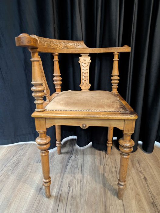 Scaun de colt, anii 1900