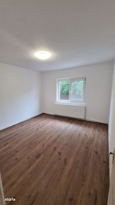 Apartament cu 3 camere de închiriat în Curtea de Argeș.