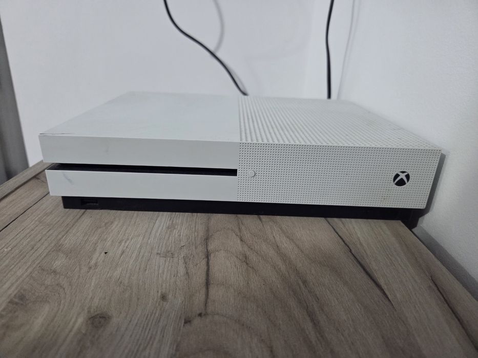 Vând Xbox one S perfect funcțional