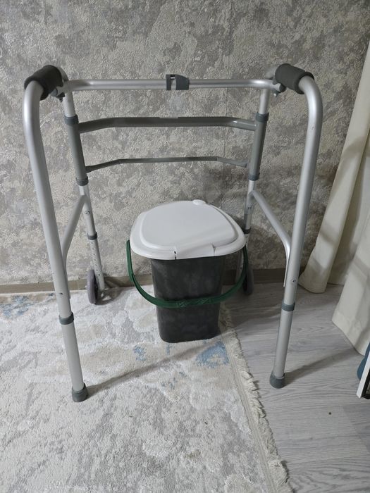 Продам ходунки и туалет