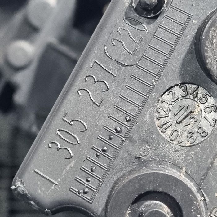 Far Dreapta Skoda Yeti Facelift 2013 - 2017 SUV 4 Usi (1375) Fara xenon 305237220