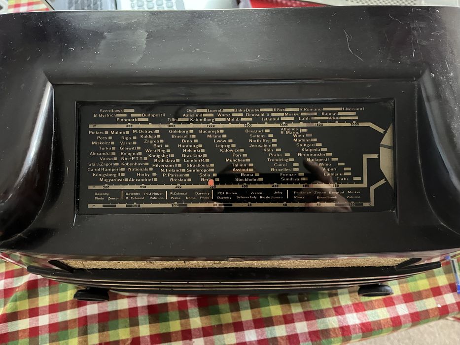 Продавам лампово радио Филипс 461 а