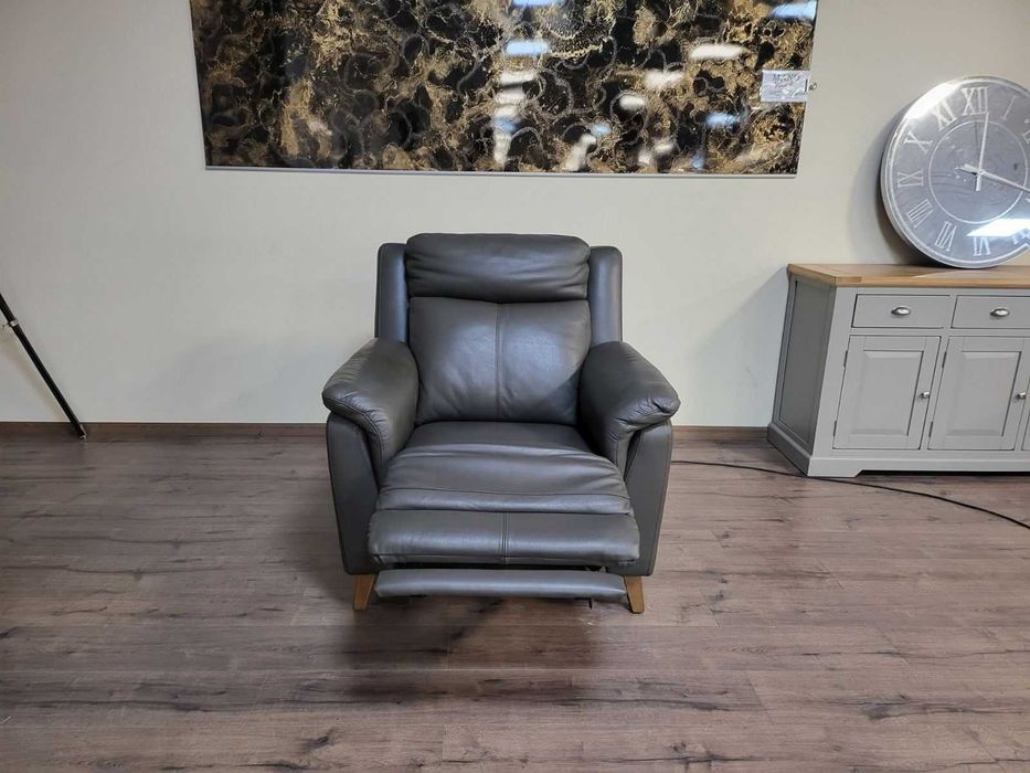Тъмно сив кожен фотьойл La-z-boy с електрически релаксиращ механизъм