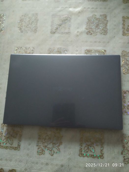 Ноутбук для работы и учебы.