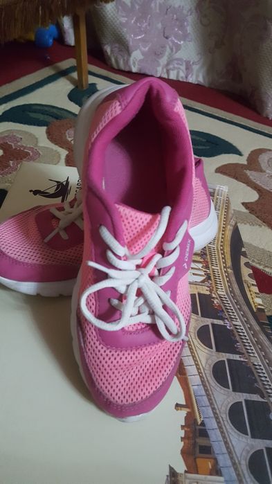 Кроссовки на девочку