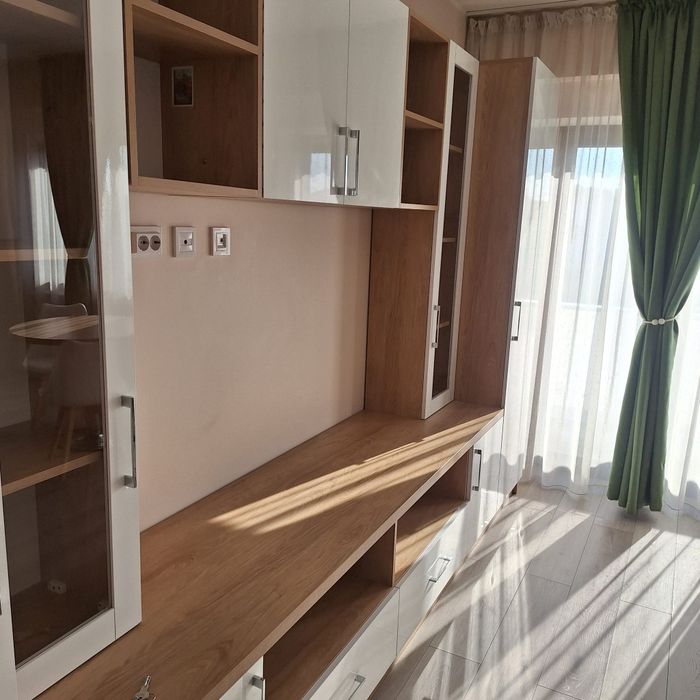 Închiriez apartament