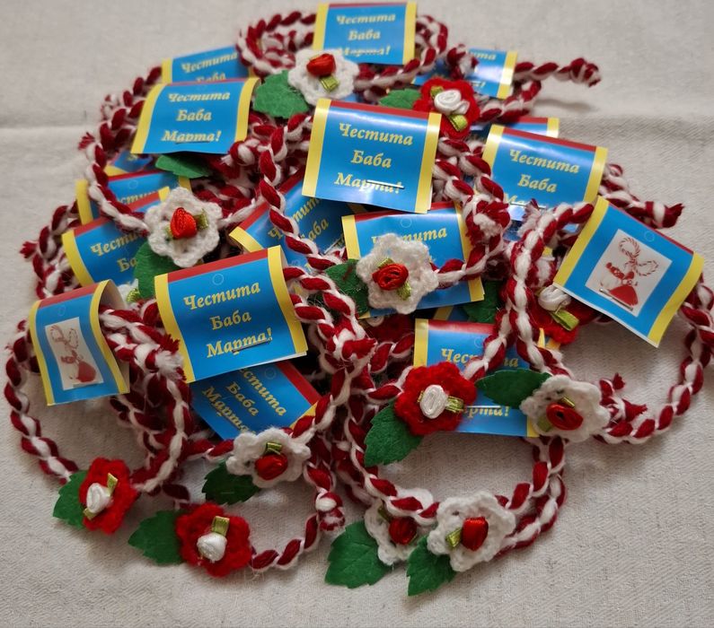 Мартеници ръчно изработени