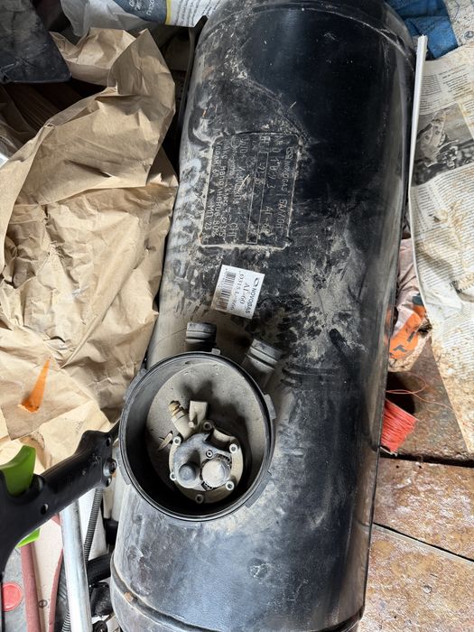 Продам 2 газовых балона. По 20к