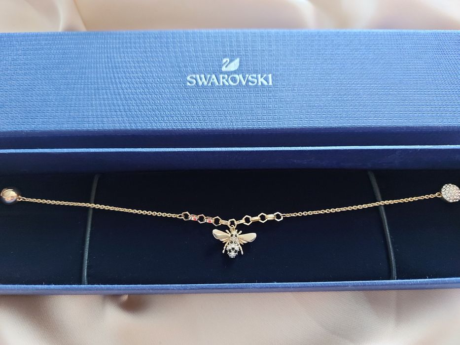 Златна гривна Swarovski с пчела