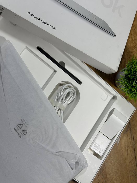 Samsung Galaxy Book 2 Pro коробка,стилус