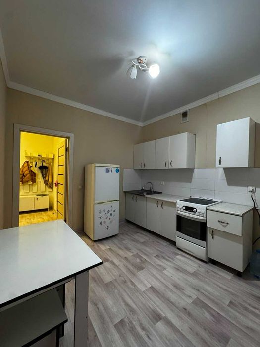 Продам 2х комн кв Батыс с ремонтом все остается