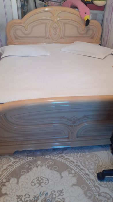 Двуспальная кровать