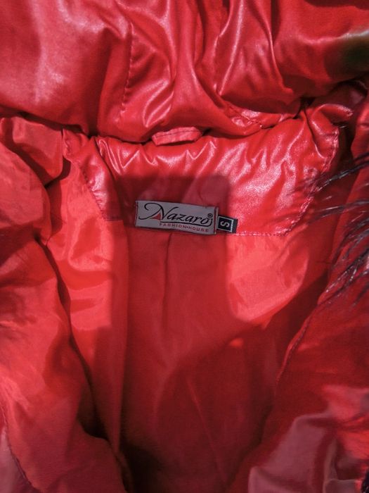 Червено зимно яке