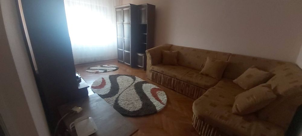 Dau in chirie apartament 3 camere in Rogerius