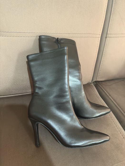 Дамски боти на ток