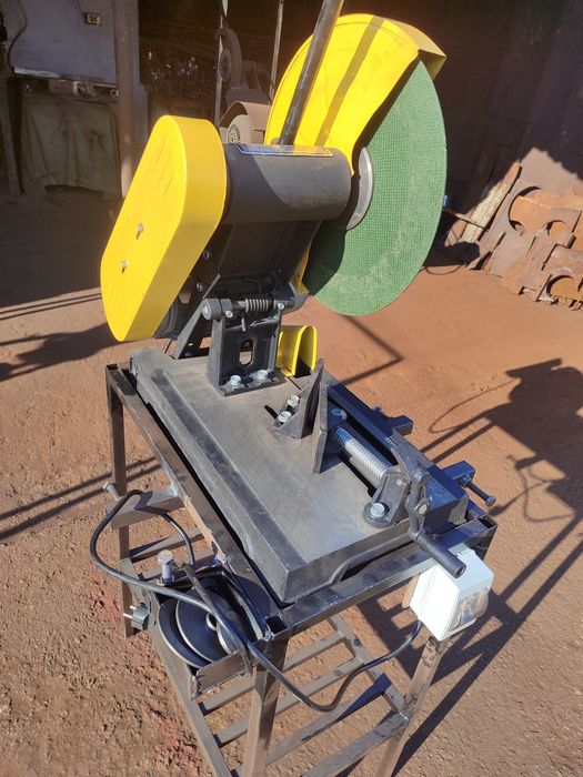 Труборез по металу 220 в