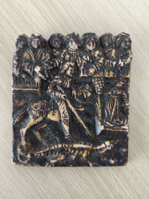 Decoratiune in relief din ceara