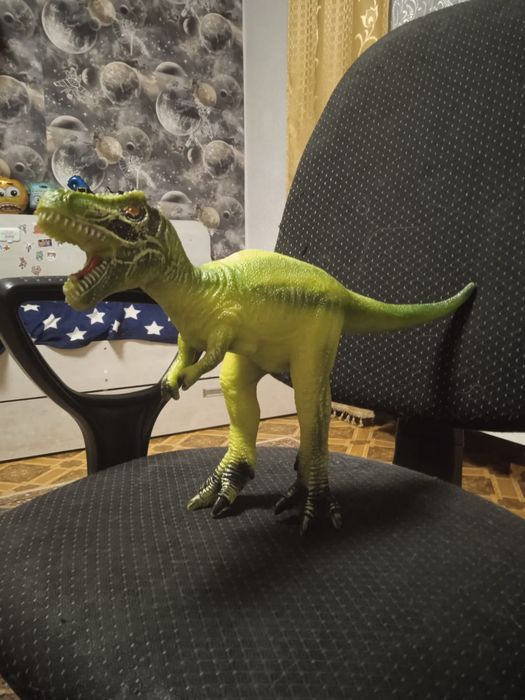 Продам игрушки динозавры