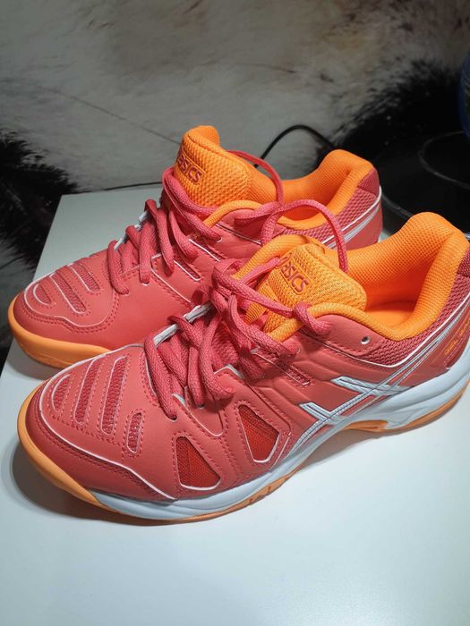 Adidasi Pepe Jeans, Asics noi si Puma purtati.