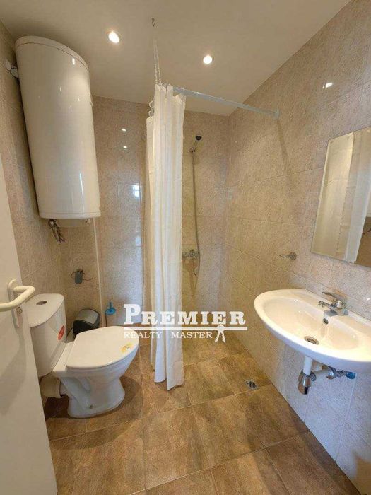 Тристаен апартамент в Ахелой, в комплекс на първа линия