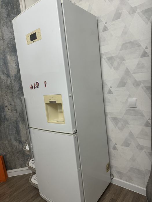 Продам Холодильник LG