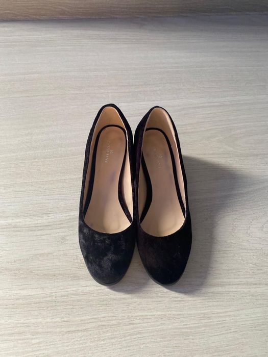 Продаю новые туфли