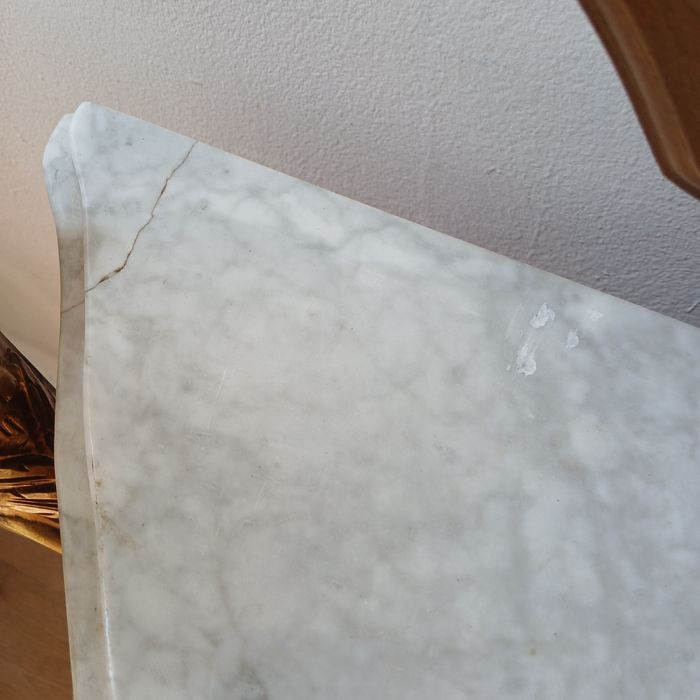 Дървена  конзола