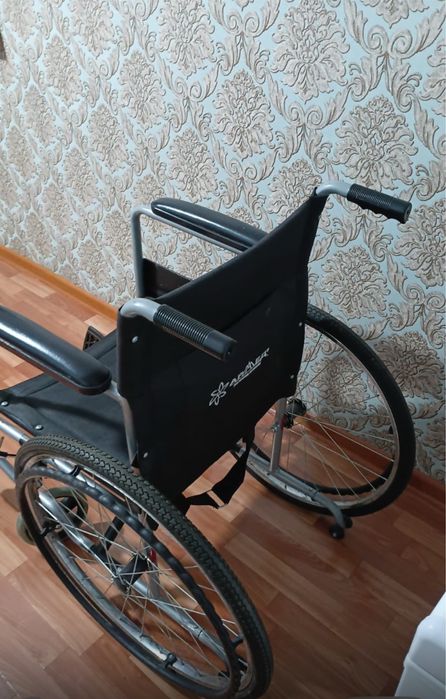 Продам  инвалидную коляску