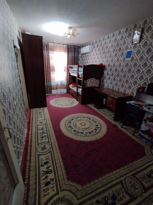 Срочно сотилади 5 хонали квартира янги бозор ёнида