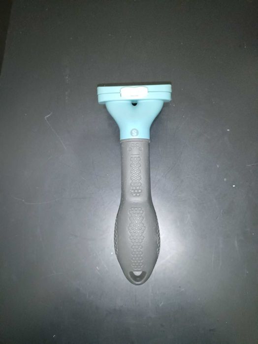 Vând pieptene inox pisică/câine Furminator, nou.