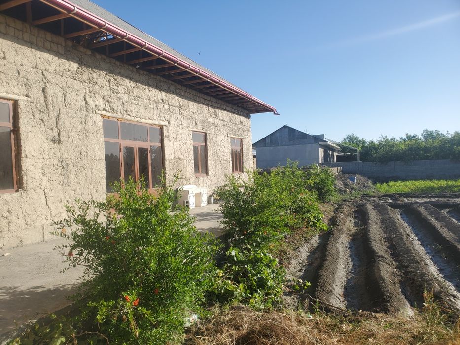 4 xonali uy sotiladi