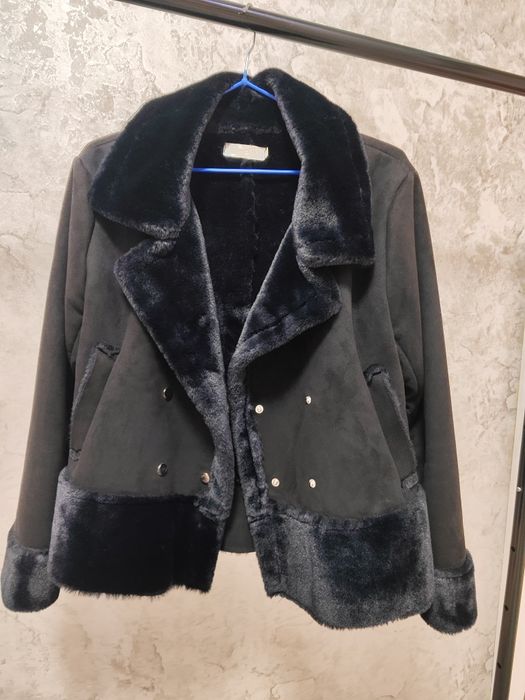 Дублёнка чёрная, новая. Тренч бежевый, б/у..