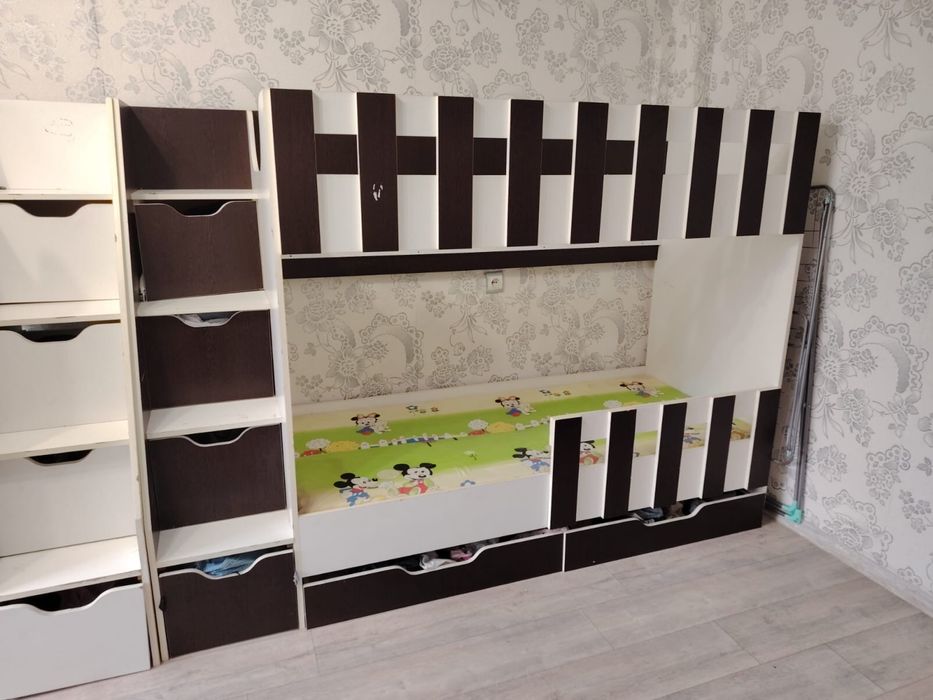 Продается две детский двухэтажный с матрасом